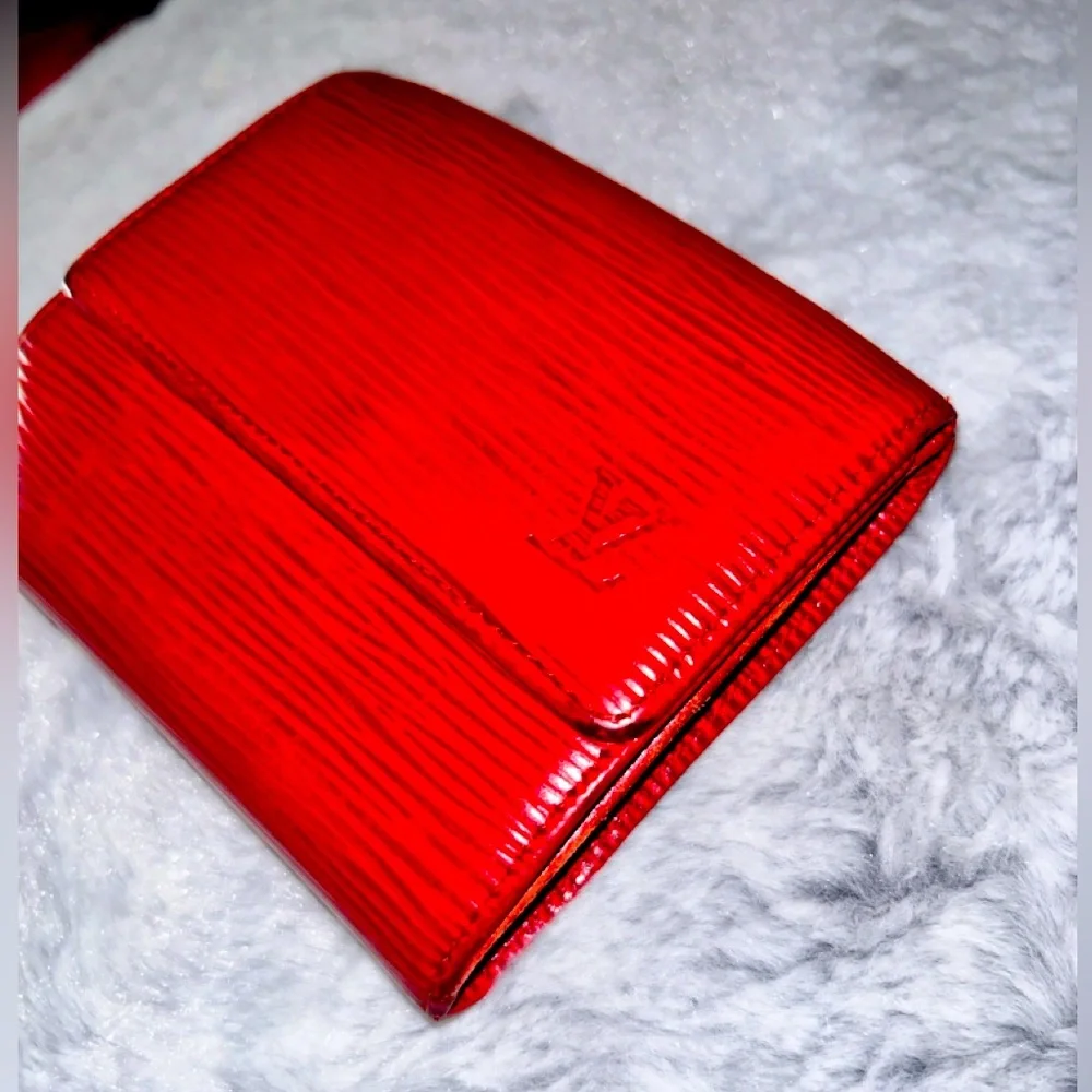 Red Luis Vuitton Epi 100% Authentic wood grain leather made in France UNI-SEX❤️ - Picture 1 of 15